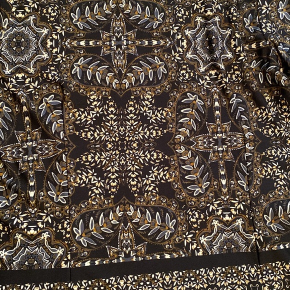 Zac&Rachel Large blk/brn stretch top. Has darts on back for a fitted look. - Picture 11 of 11